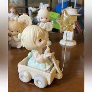 Precious Moments 1999 “Wishing You a World of Peace” Retired Figurine #C0019